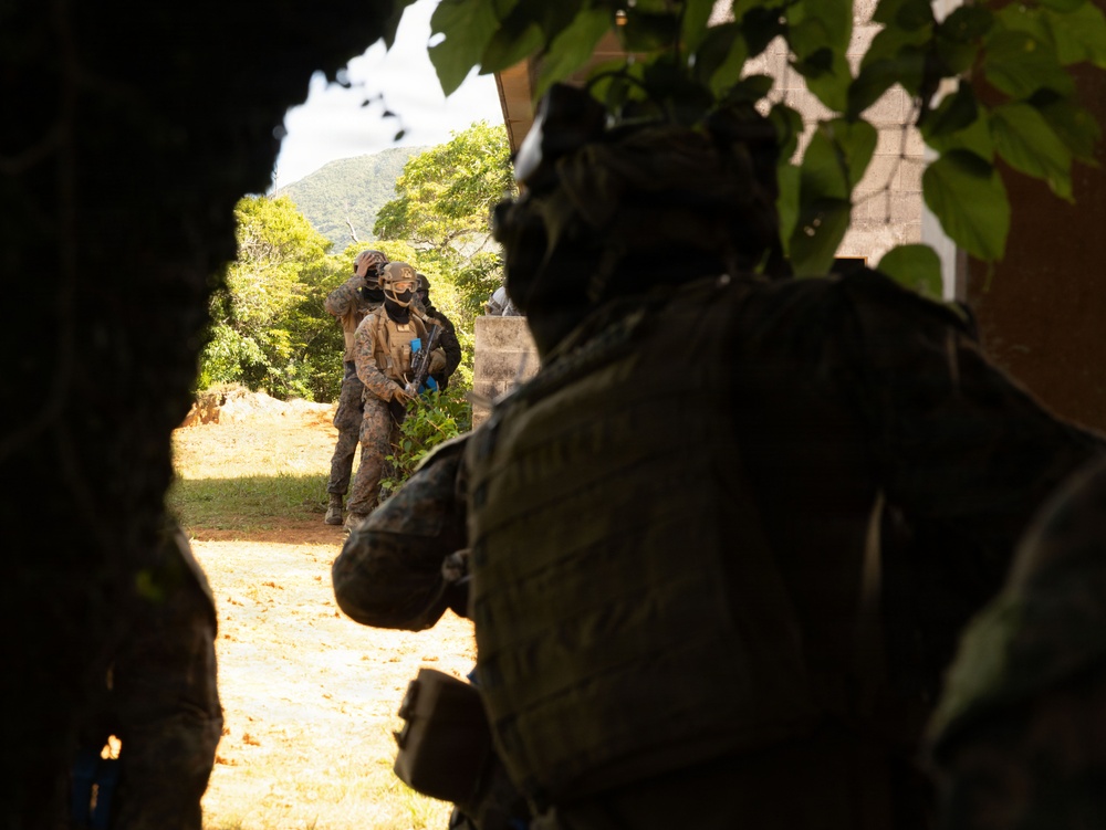 Marines with 2/8 Conduct Force on Force