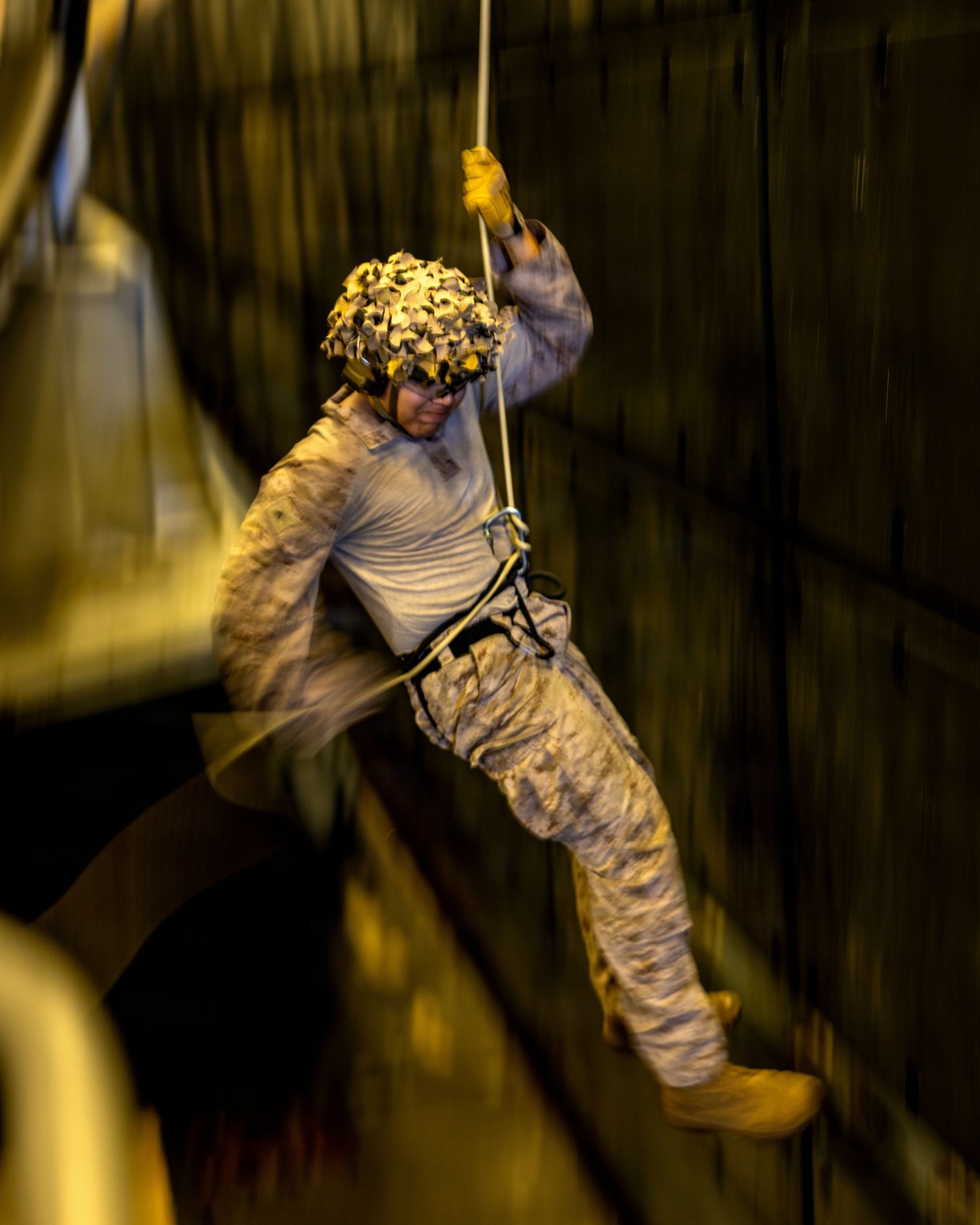 11th MEU Marines, Sailors Conduct Rappelling Training Aboard USS Boxer