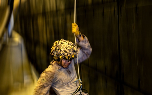 11th MEU Marines, Sailors Conduct Rappelling Training Aboard USS Boxer
