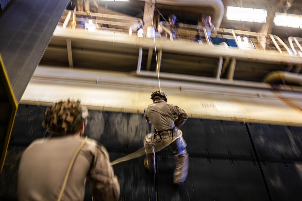 11th MEU Marines, Sailors Conduct Rappelling Training Aboard USS Boxer