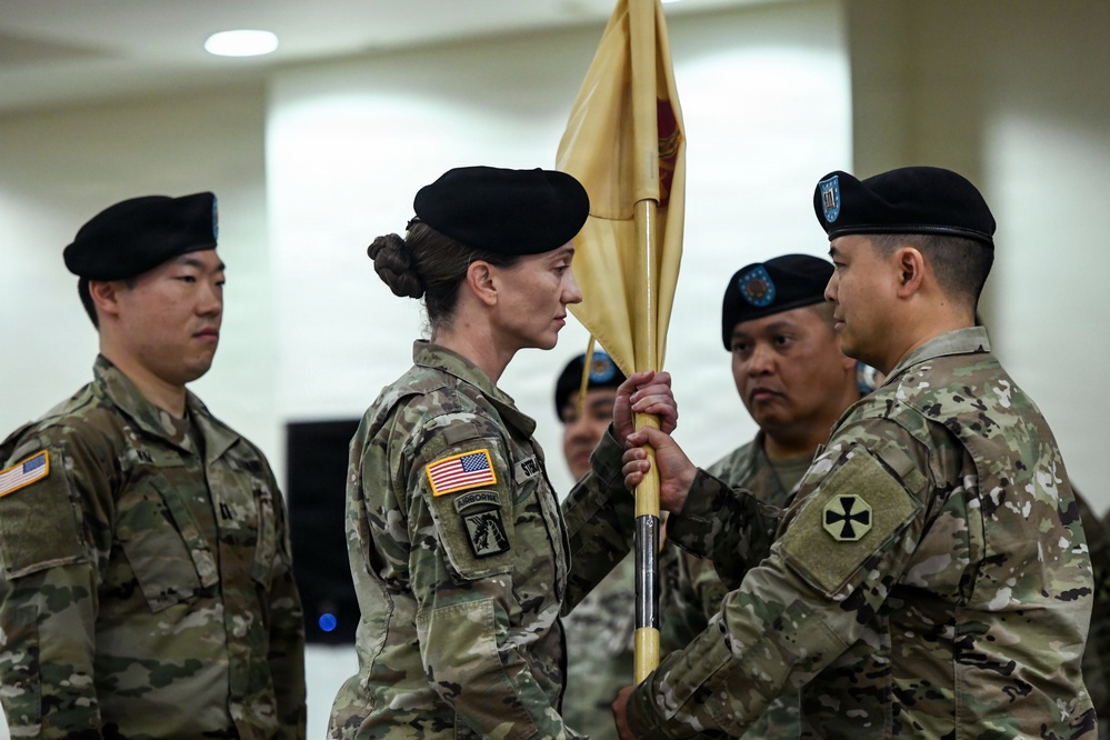 USAG-H HHC welcomes new commander