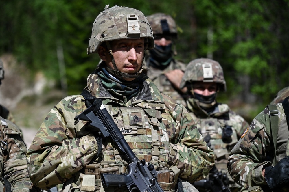 329th RSG command visits troops in Finland