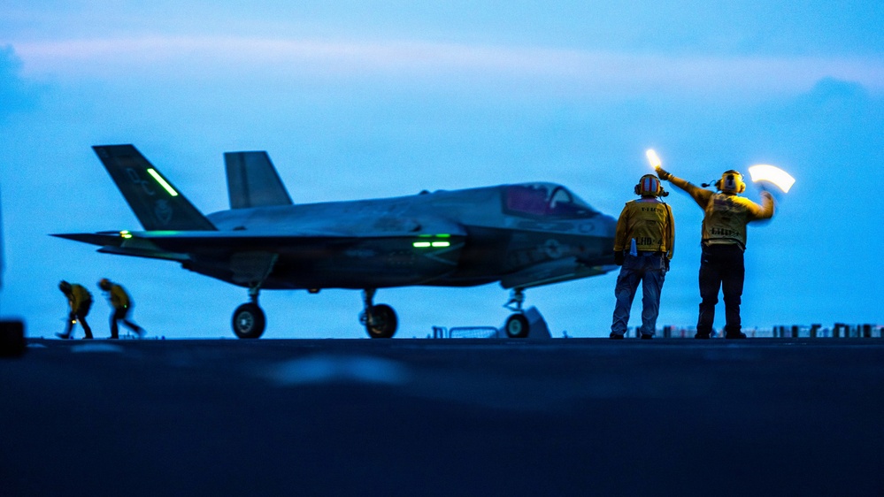 11th MEU Marines, Sailors Conduct Flight Operations Aboard USS Boxer