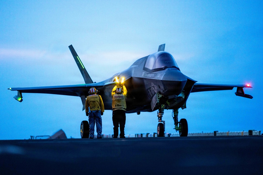 11th MEU Marines, Sailors Conduct Flight Operations Aboard USS Boxer