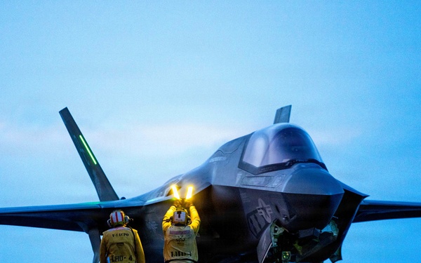 11th MEU Marines, Sailors Conduct Flight Operations Aboard USS Boxer