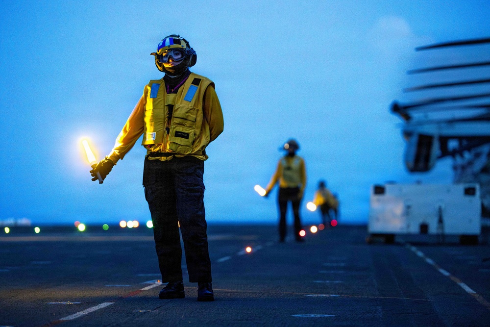 11th MEU Marines, Sailors Conduct Flight Operations Aboard USS Boxer