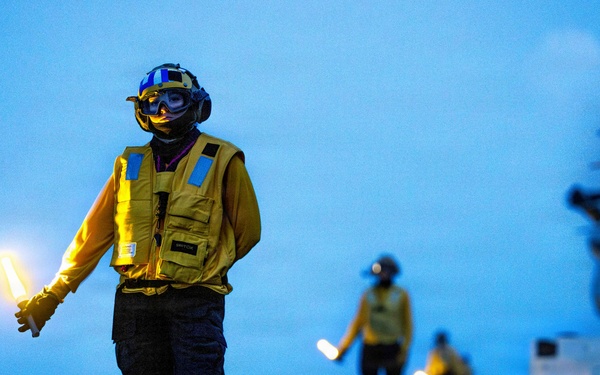 11th MEU Marines, Sailors Conduct Flight Operations Aboard USS Boxer