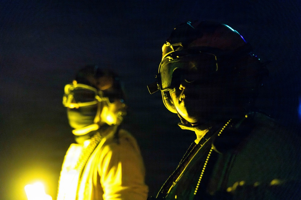 11th MEU Marines, Sailors Conduct Flight Operations Aboard USS Boxer