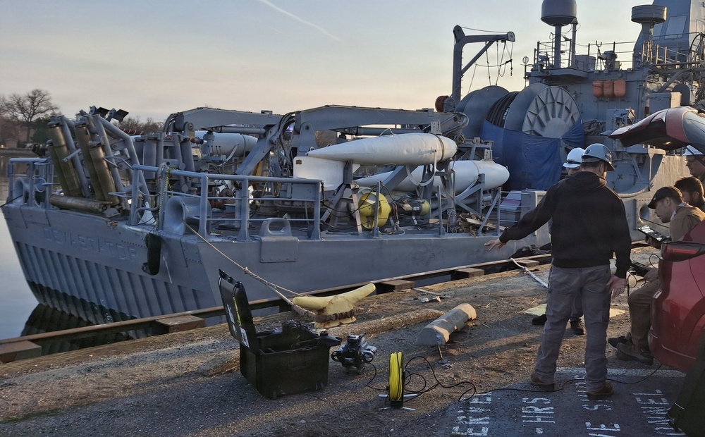 NNSY New Technologies Branch Answers Call for Submersible ROV Assistance at NISMF