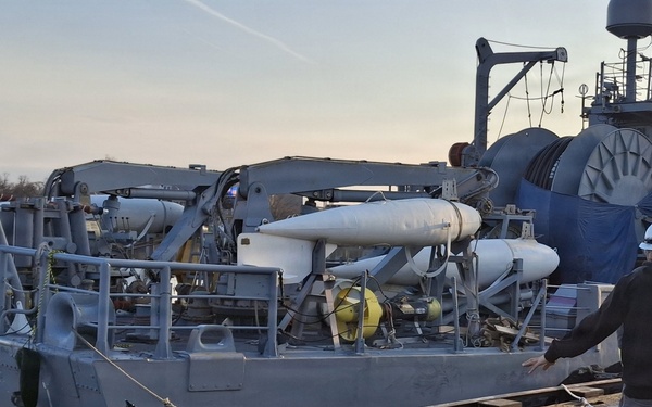 NNSY New Technologies Branch Answers Call for Submersible ROV Assistance at NISMF