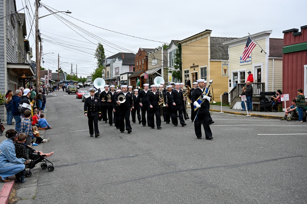 Navy Band Northwest Marches in Coupeville Memorial Parade
