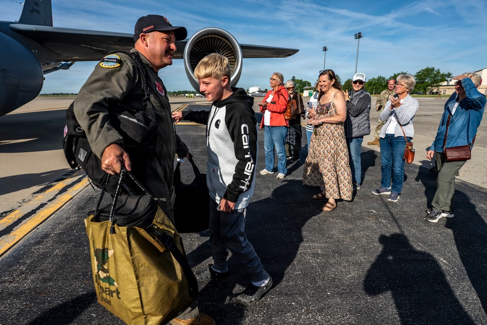 Deployers return home