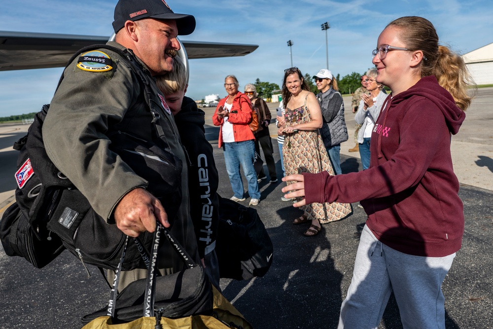 Deployers return home