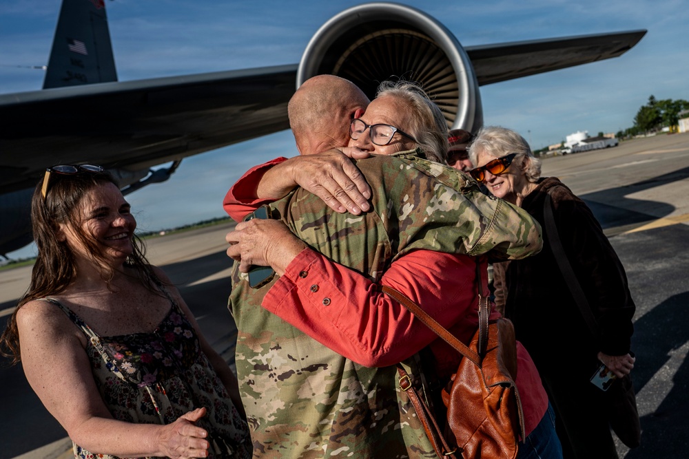 Deployers return home