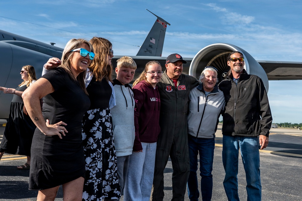 Deployers return home