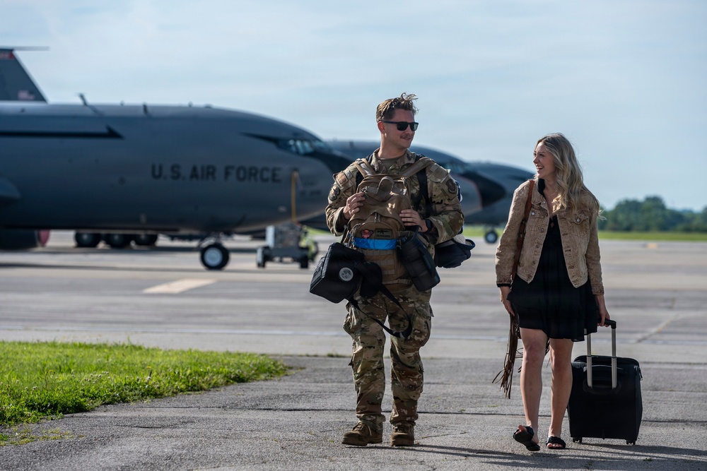 Deployers return home