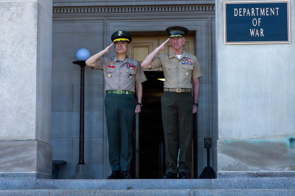 Commandant of the Republic of Korea Marine Corps Honors Cordon