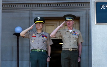 Commandant of the Republic of Korea Marine Corps Honors Cordon