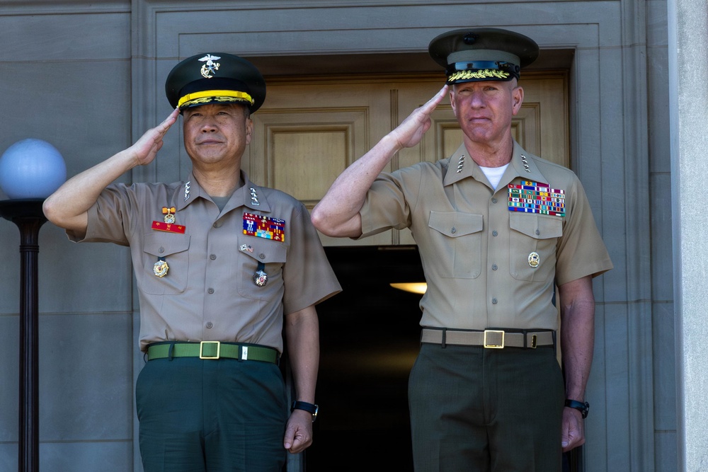 Commandant of the Republic of Korea Marine Corps Honors Cordon