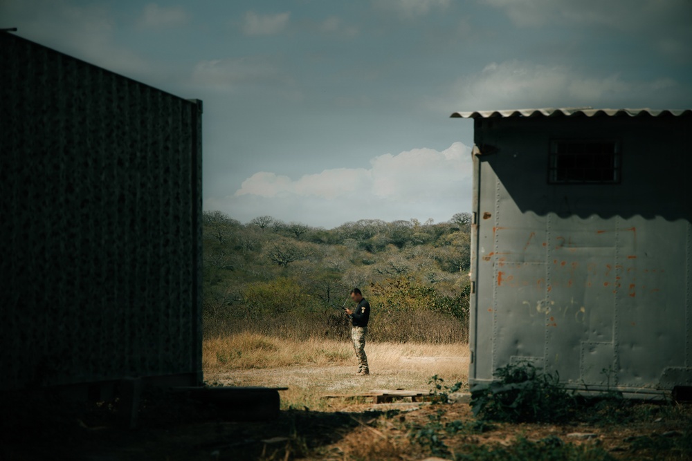 U.S. Army Green Berets train alongside Ecuadorian Special Operations Forces