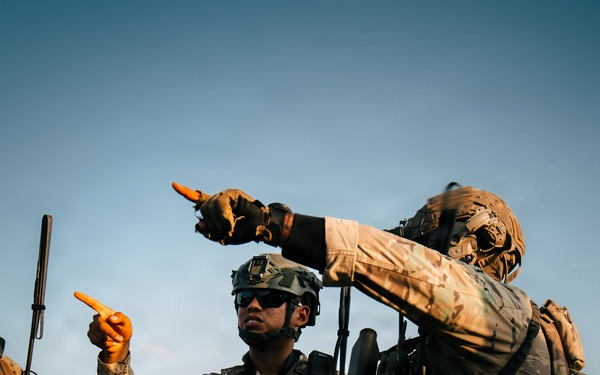 U.S. Army Green Berets train alongside Ecuadorian Special Operations Forces