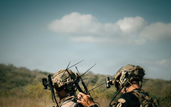 U.S. Army Green Berets train alongside Ecuadorian Special Operations Forces