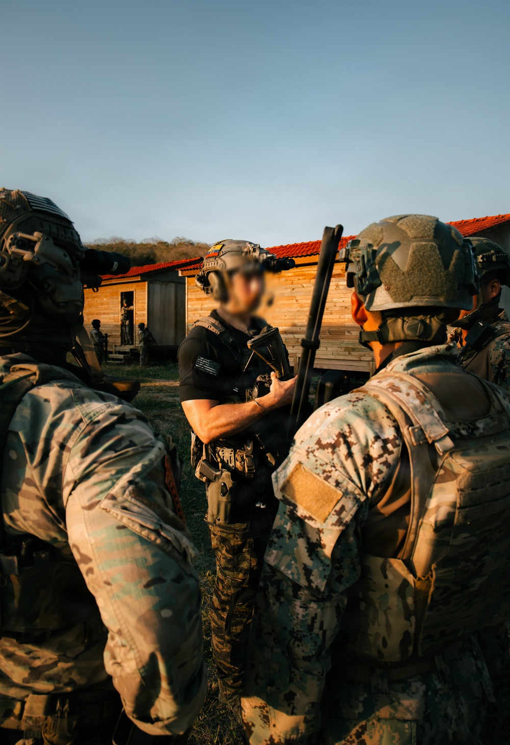 U.S. Army Green Berets train alongside Ecuadorian Special Operations Forces
