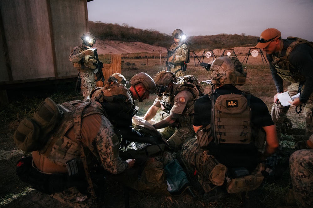 U.S. Army Green Berets train alongside Ecuadorian Special Operations Forces