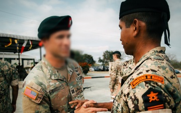 U.S. Army Green Berets train alongside Ecuadorian Special Operations Forces
