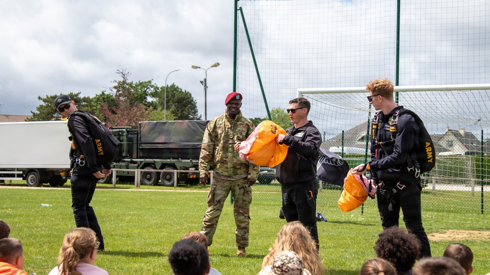 Paratroopers conduct parachute demonstration for French school at D-Day 82