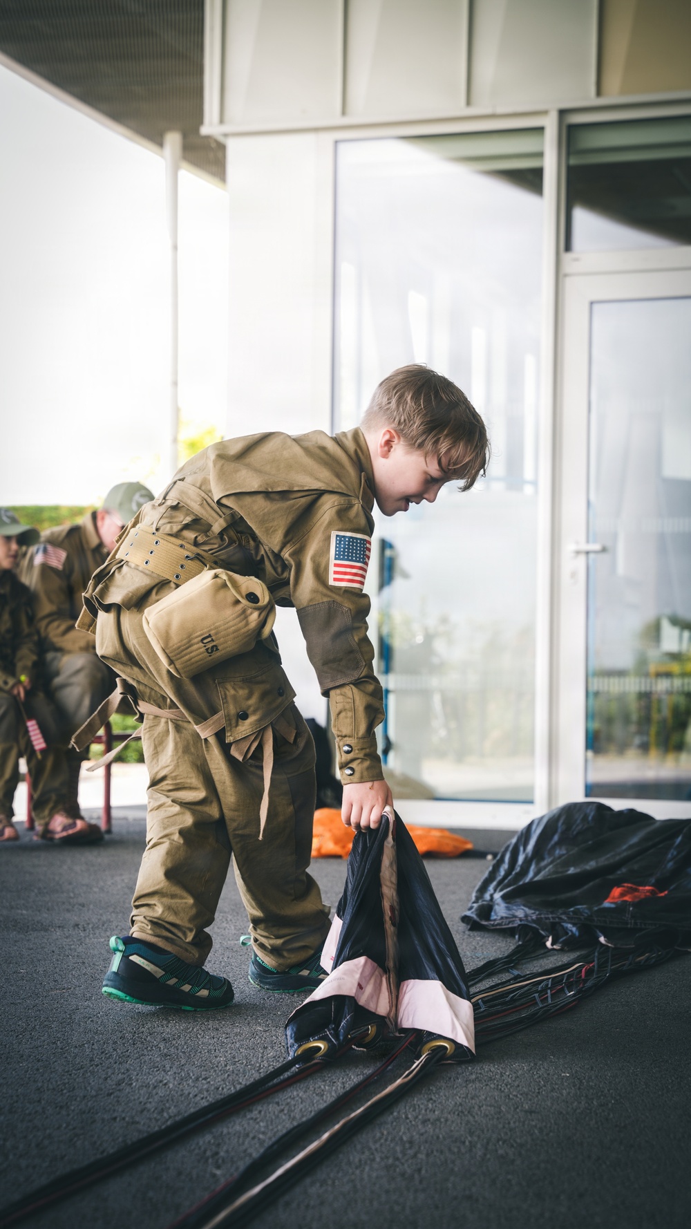 Paratroopers conduct parachute demonstration for French school at D-Day 82