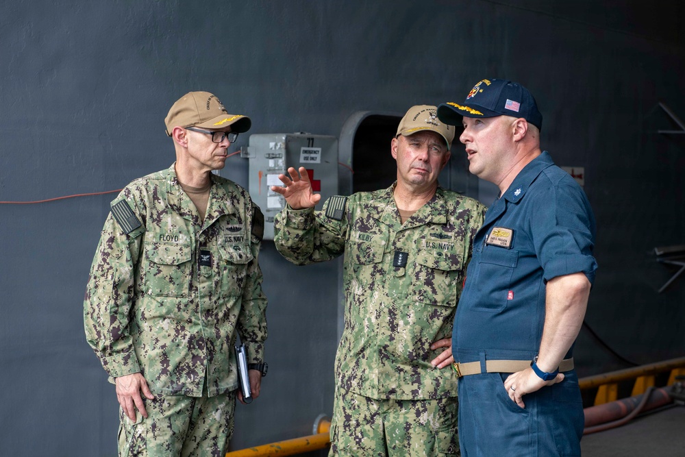 VCNO VISITS USS TORTUGA (LSD 46)