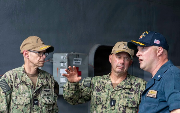 VCNO VISITS USS TORTUGA (LSD 46)