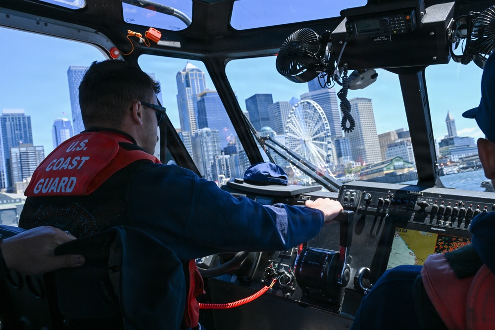 Coast Guard Station Seattle conducts Maritime Security and Response Operations patrol