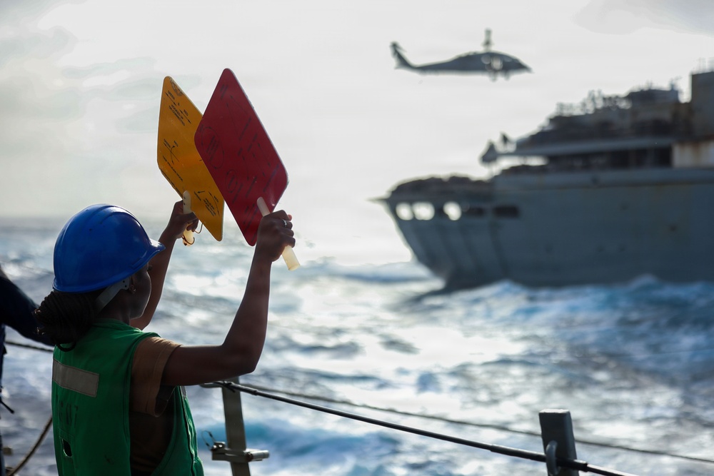 USS Mason Conducts Replenishment-at-Sea