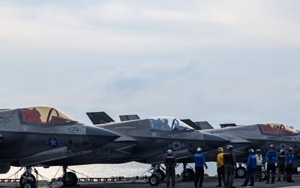 11th MEU Marines, Sailors Conduct Flight Operations Aboard USS Boxer