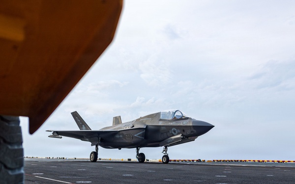 11th MEU Marines, Sailors Conduct Flight Operations Aboard USS Boxer