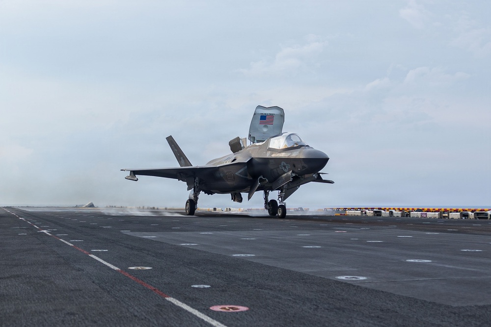 11th MEU Marines, Sailors Conduct Flight Operations Aboard USS Boxer