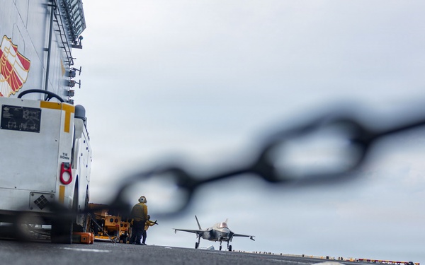 11th MEU Marines, Sailors Conduct Flight Operations Aboard USS Boxer