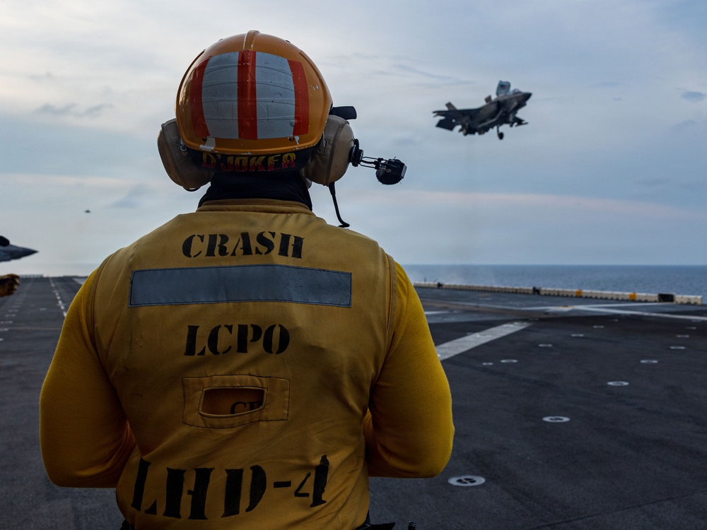 11th MEU Marines, Sailors Conduct Flight Operations Aboard USS Boxer