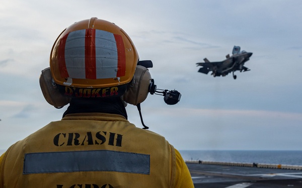 11th MEU Marines, Sailors Conduct Flight Operations Aboard USS Boxer