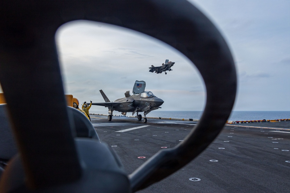 11th MEU Marines, Sailors Conduct Flight Operations Aboard USS Boxer