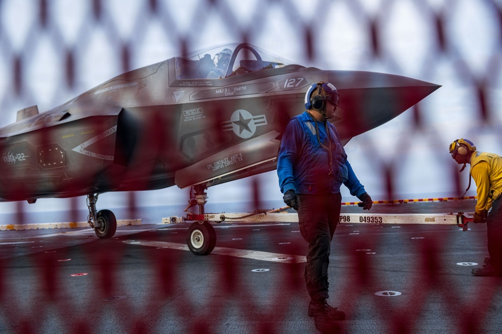 11th MEU Marines, Sailors Conduct Flight Operations Aboard USS Boxer