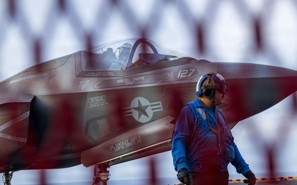 11th MEU Marines, Sailors Conduct Flight Operations Aboard USS Boxer