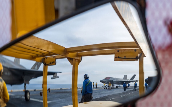 11th MEU Marines, Sailors Conduct Flight Operations Aboard USS Boxer