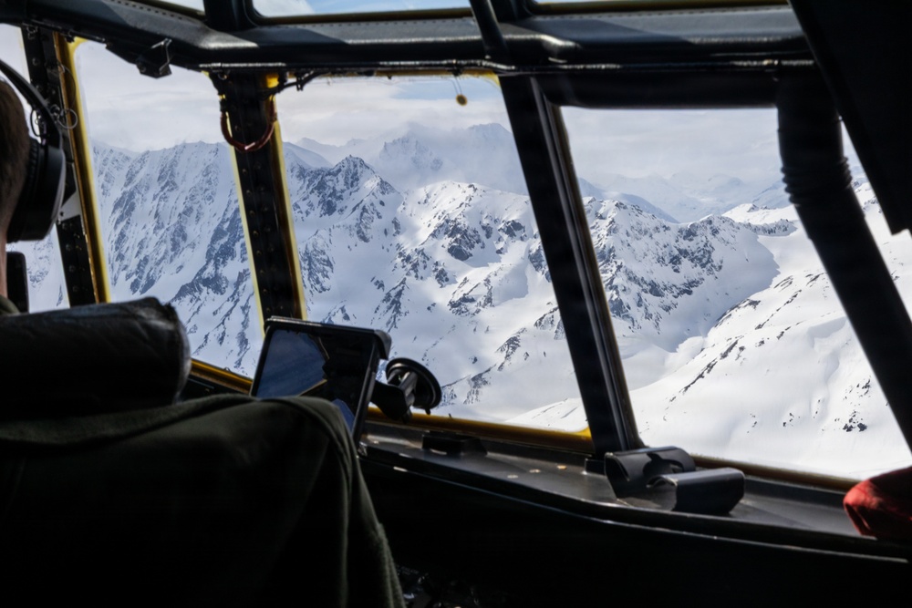 VMGR-152 operate executes low-altitude operations