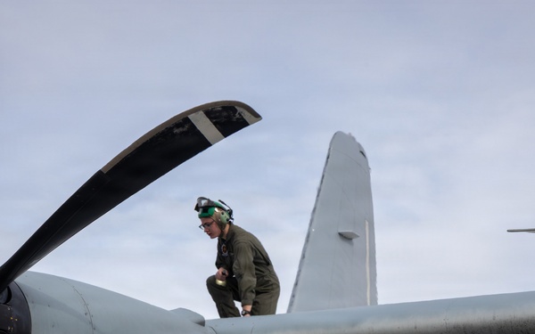 VMGR-152 transports paratroopers