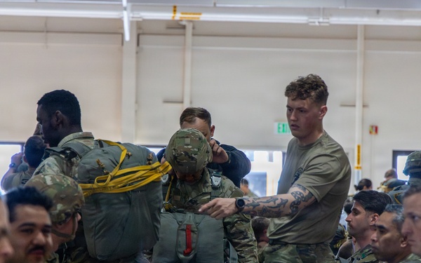 VMGR-152 transports paratroopers