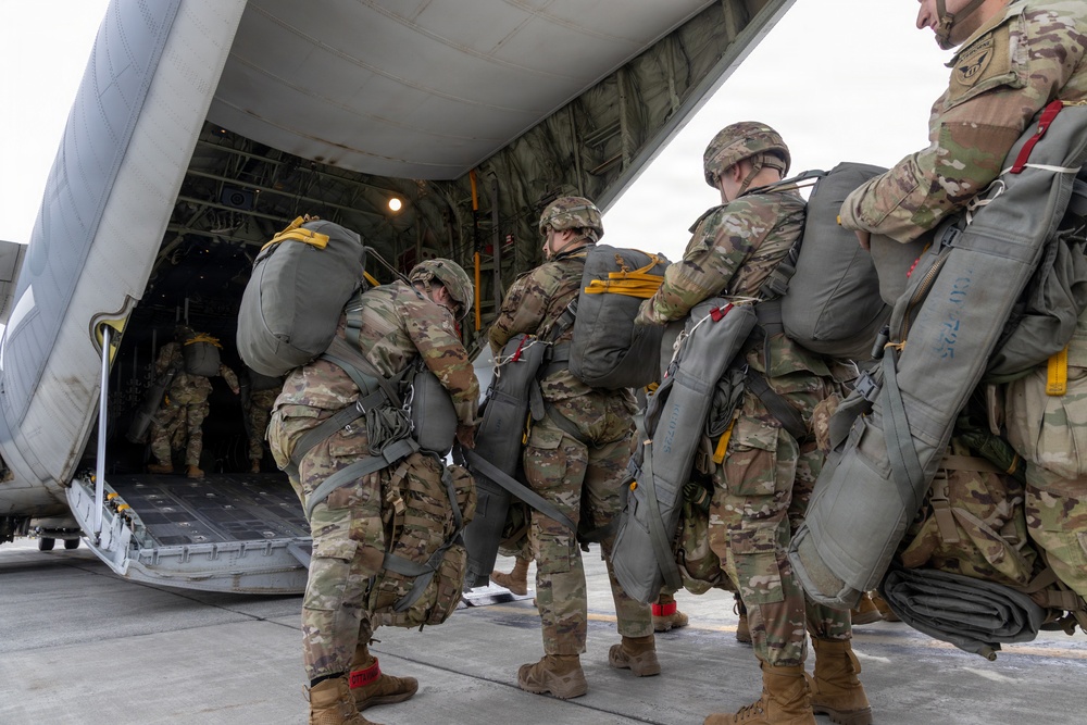 VMGR-152 transports paratroopers