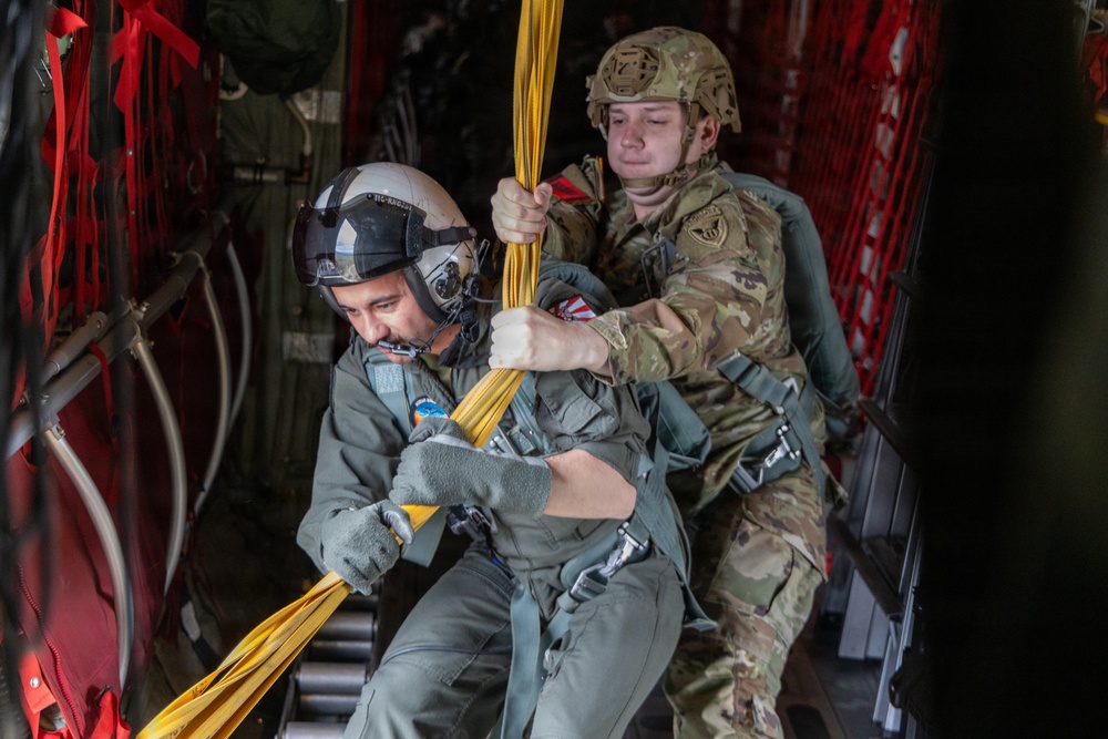 VMGR-152 transports paratroopers